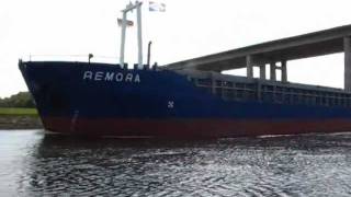 preview picture of video 'Coasters Vessel Remora IMO: 9213703 passing highwaybridge A29 river Hunte'