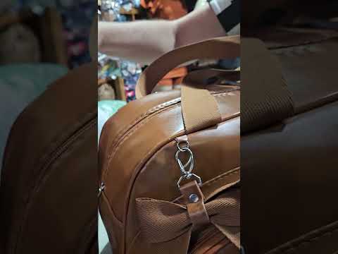 MORENO PE vende-se duas bolsas bonitas por r$ 200 Neidinha de frente só cresce