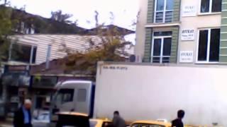 preview picture of video 'Tokat'ın Erbaa ilçesinde arabayı temizleyen adam'