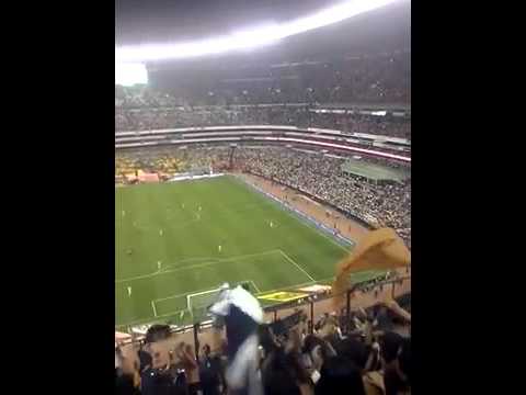 "COMO NO TE VOY A QUERER  América vs pumas 2015" Barra: La Rebel &bull; Club: Pumas