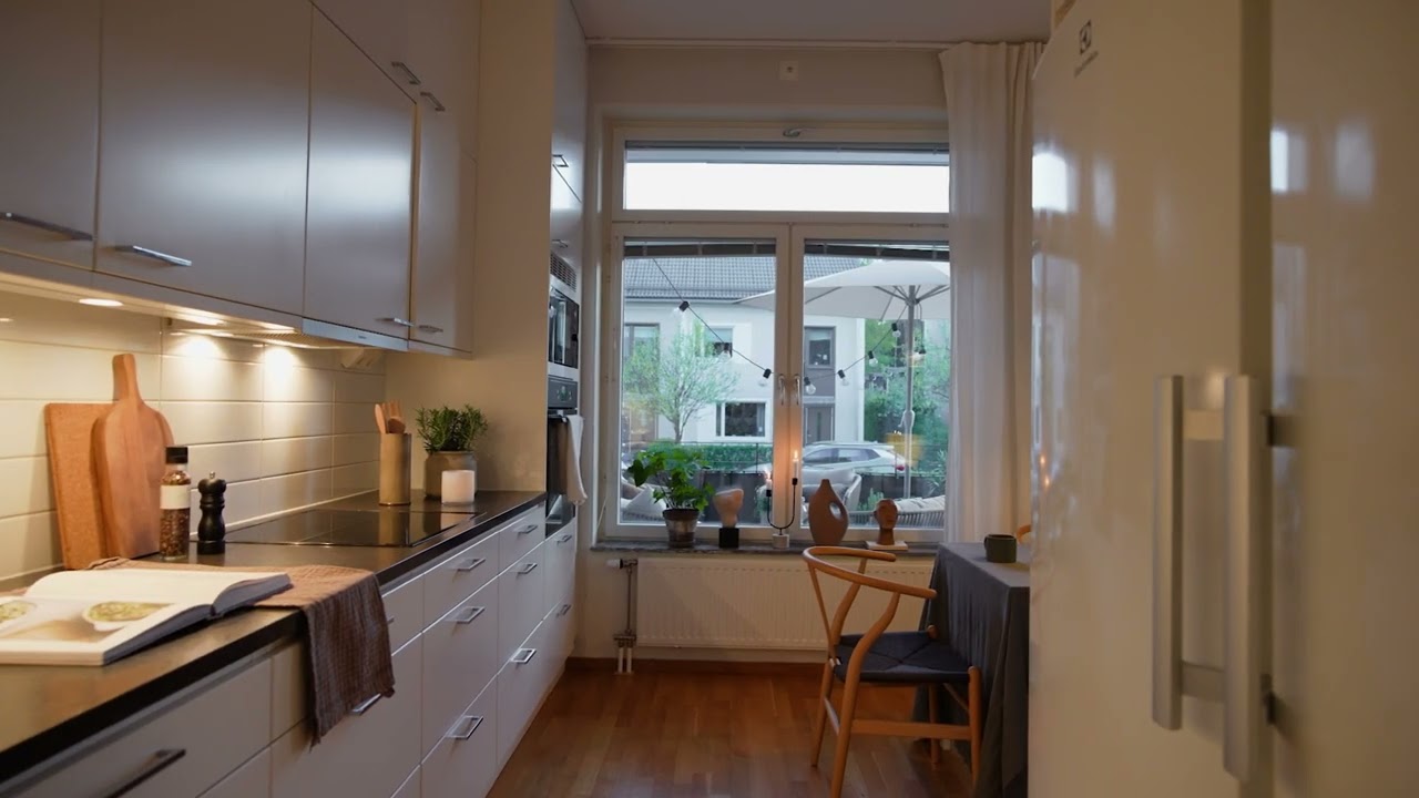3 rum Lägenhet på Maria Röhls väg 9, bv Sköndal Stockholms kommun - video