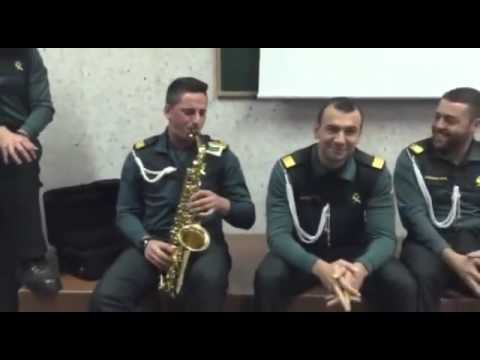 Guardia Civil tocando noches de bohemia