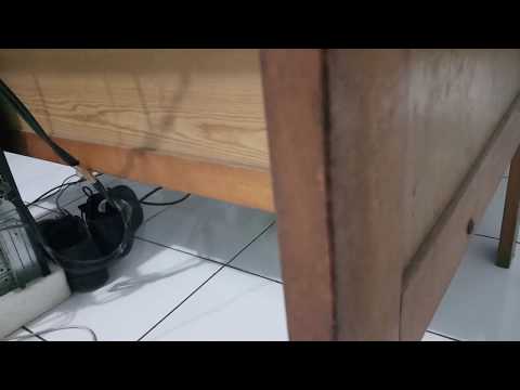 Ngintip CD Bolong Dari Balik Meja