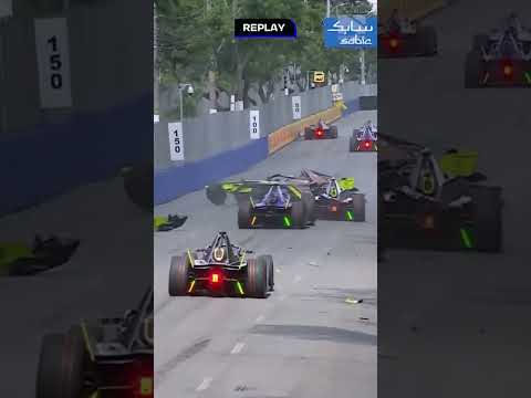 BANDEIRA VERMELHA NO ANHEMBI! Acidente bizarro no E-Prix de São Paulo 🚩