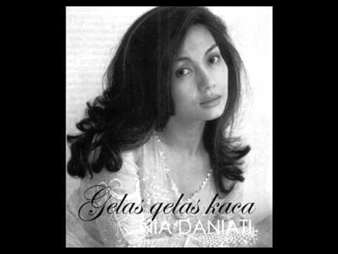 Nia Daniati - Gelas Gelas Kaca