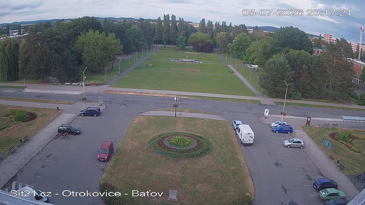 Live webcam view of Baťov Park & Community House
