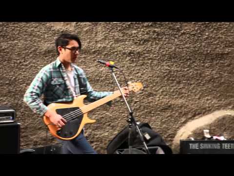 The Sinking Teeth - Flash Show (Live in Melbourne CBD Alleyway 2014)