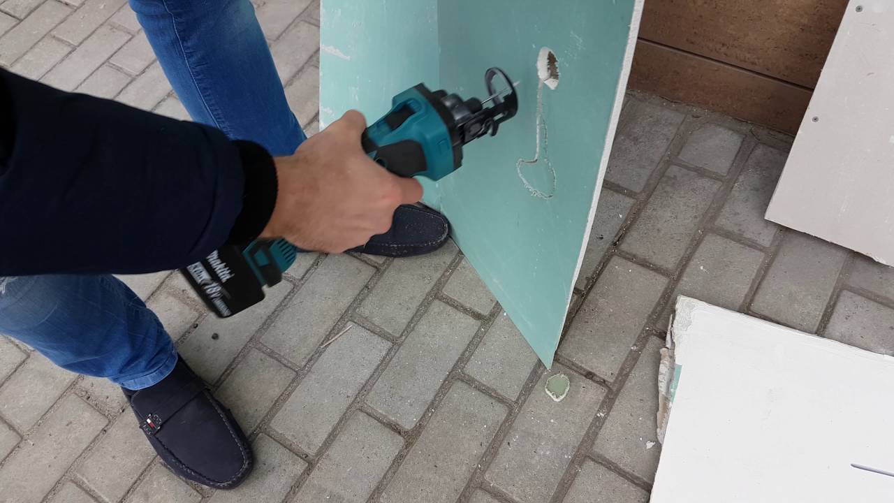 Фрезер Makita DCO180Z  18В LI-ION 30000об/м цанга-3.18/6.35мм 1.4кг кор без акк.и зу