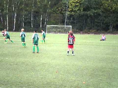 Bera mit dem Kopf; E2: SFD-TSV Eller 04: 0-10 am 17.09.2011 in Düsseldorf