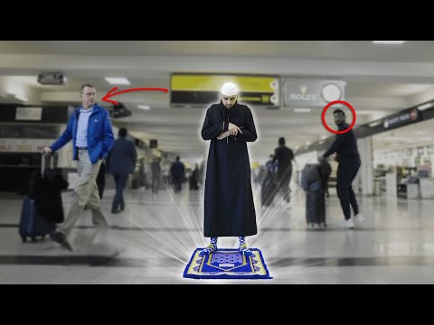 Muslim Praying Namaz in Airport !