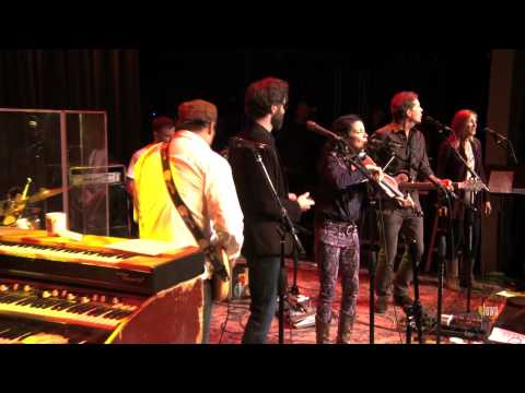 eTown Finale with Donna The Buffalo & Stephen Kellogg - Three Little Birds (eTown webisode #663)