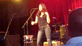 Katie Armiger - Kiss Me Now