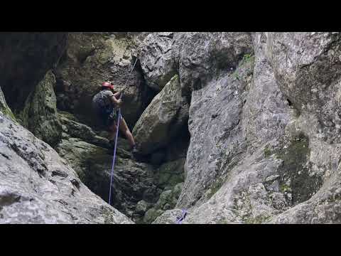 Prin Canionul Oratii din Podul Dambovitei