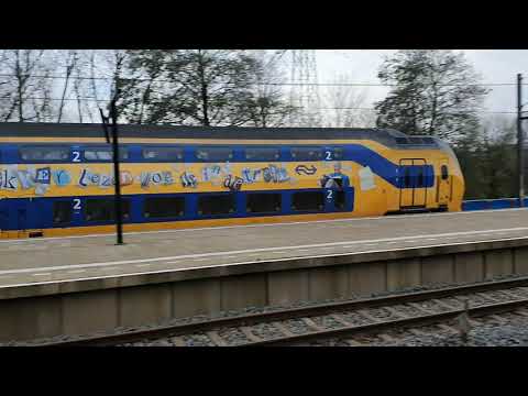 Dezelfde NS VIRM 9514 passeert station De Vink