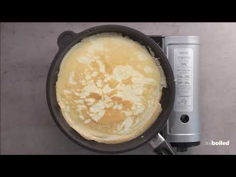 HOW TO MAKE THIN PANCAKES or CREPES - Quick and Easy Crepes pancake recipe #shorts #recipes