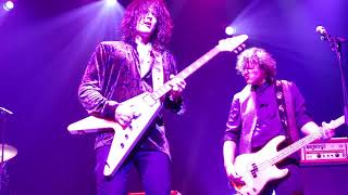 Tyler Bryant &amp; The Shakedown - Shackles - Live The Vogel