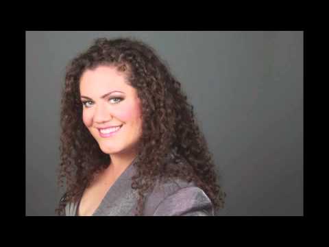 Christina Carr, dramatic mezzo-soprano sings "Mon coeur s'ouvre à ta voix"
