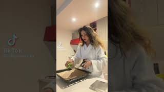 Does your mother ever teach you to cook? 😏