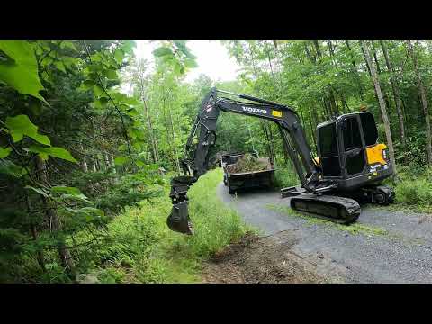 Cleaning The Longest Ditch On Record & Grading The Driveway With Cat 259D3