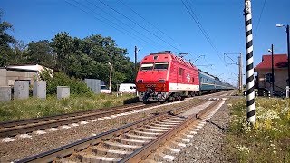 preview picture of video 'ДС3-015 с пассажирским поездом'