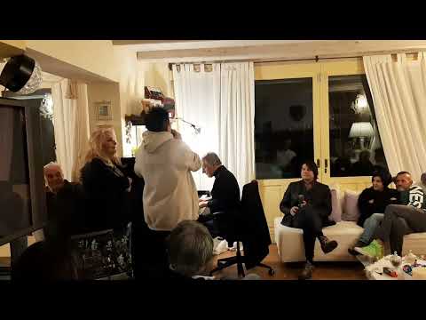 Gloria Bonaveri interpreta Sally di Vasco Rossi accompagnata da Celso Valli al Pianoforte