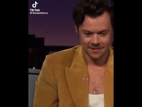 that yellow suit😩💛💛 #harrystyles #onedirection #thelatelateshowwithjamescorden