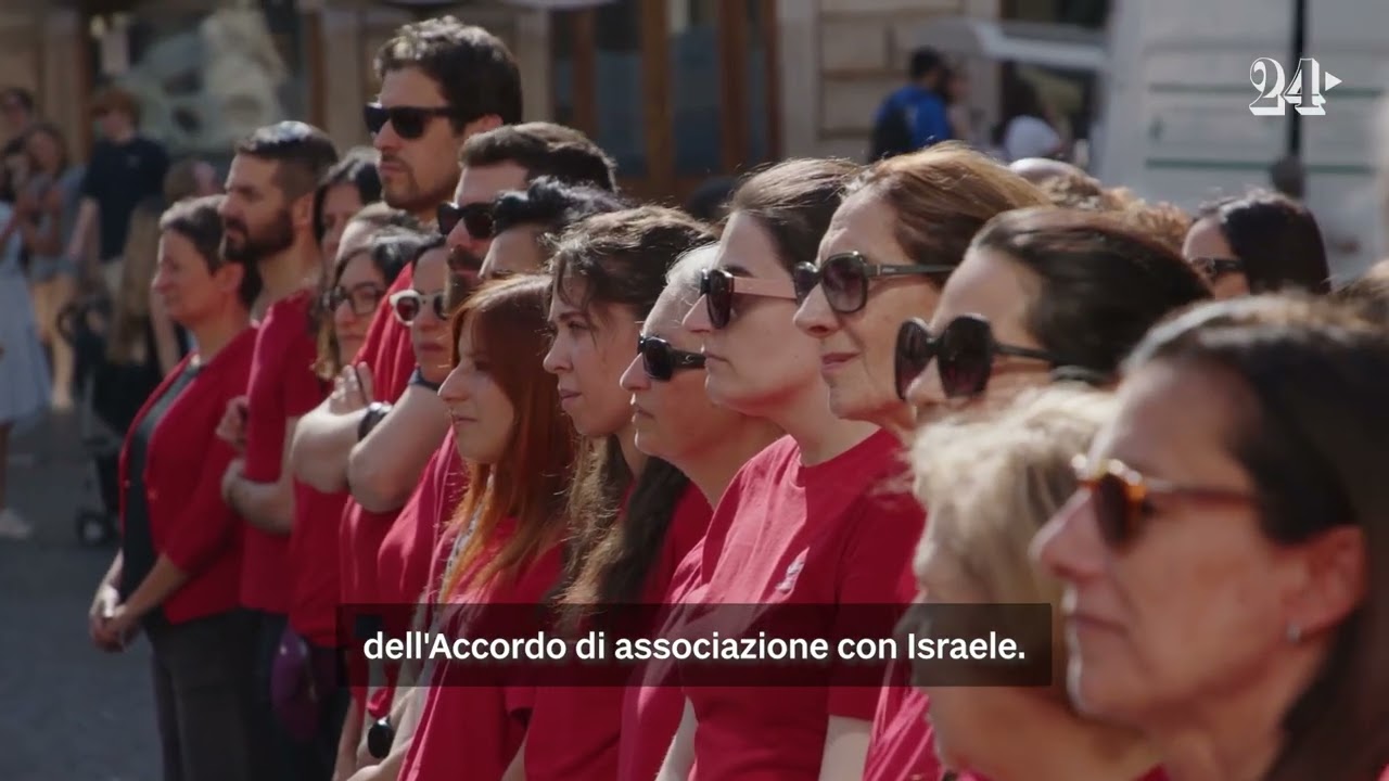 Sit-in al Pantheon, una striscia rossa per chiedere il cessate il fuoco a Gaza