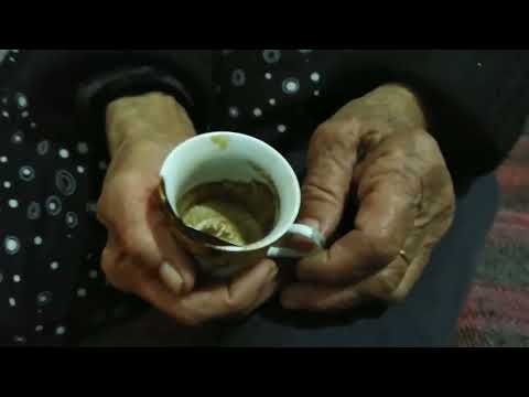 Gjyshja na tregon sesi te lexojme filxhanin