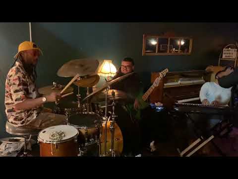 Dezi 5 - September (Earth, Wind & Fire)