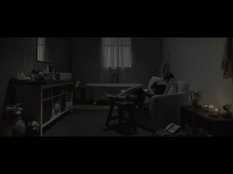 謝安琪 - 一個女人和浴室