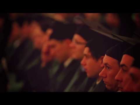 Strahlende Gesichter auf der feierlichen Verabschiedung der FOM Essen