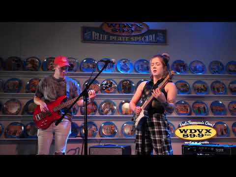 Erin Coburn "Out from Under" live on the WDVX Blue Plate Special 09-08-22
