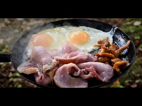 Muurikka pan cooked Chanterelles with Bacon and Eggs