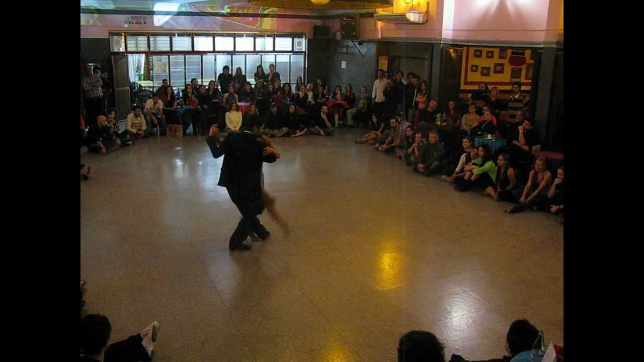 Video thumbnail for EZEQUIEL FARFARO y CORINA HERRERA en ¡Viva la Pepa! milonga (DOMINGOS DE MALCOLM) 2/4