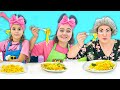 Ruby And Bonnie Make Healthy Noodles With Cooking Toys