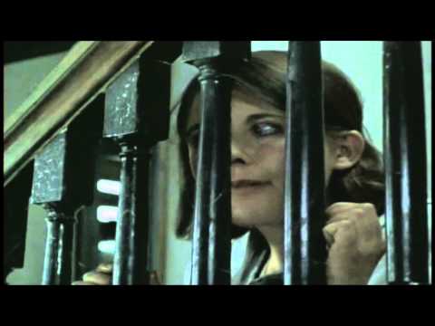 I Start Counting (1970) - back to the old house