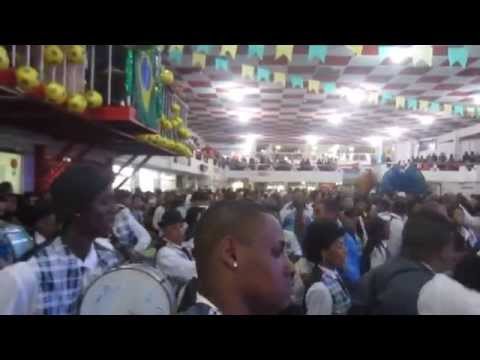 Beija-Flor 1999 - Bateria - Apresentação no Salgueiro