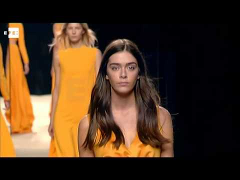 Juanjo Oliva presenta una colección muy femenina y llena de color