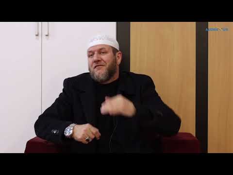 2. Një çaj pas Teravie me Hoxhën Metush Memedi