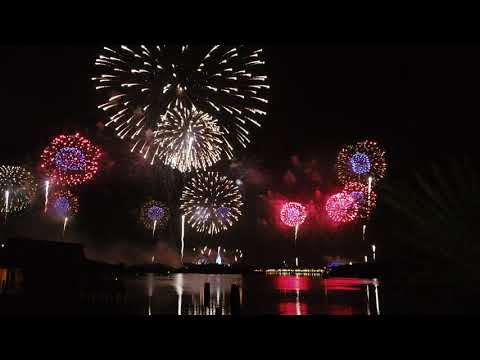 Disney World NYE 2019 Fantasy in The Sky Fireworks Grand Finale - Polynesian Village Resort