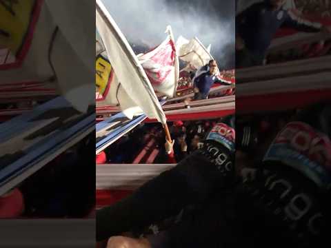 "Hinchada de Argentinos Juniors" Barra: Los Ninjas &bull; Club: Argentinos Juniors