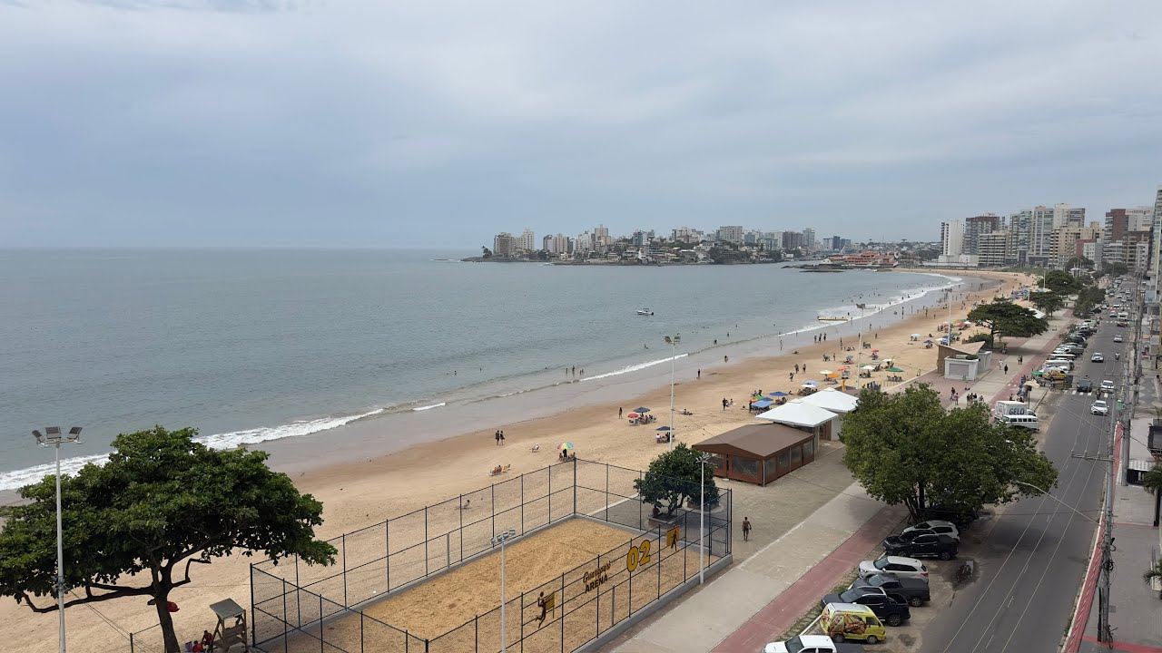 4 suítes, 2 vagas, área de lazer na Praia do Morro de Frente para o mar e mobiliado