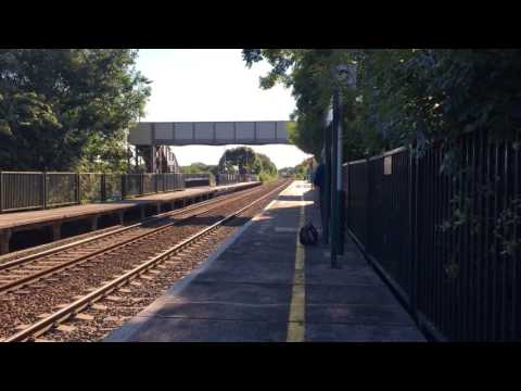 Rare network railThe flying banana with a 4 tone horn passing nailsea and backwell
