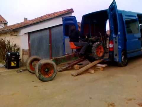 Bajando antiguo tractor Goldoni pascuali Lombardini.