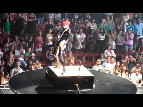 rihanna "rockstar 101" LIVE at mohegan sun