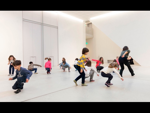 Muoviti muoviti! Danza performance, musica.