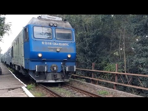 IR 1914 (Mangalia - Sibiu) sosind în stația Neptun Haltă