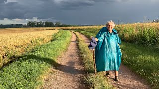 Cape de pluie ou veste imperméable en randonnée 