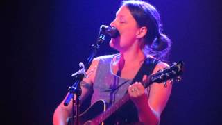 Holly McNarland - Water (Live)