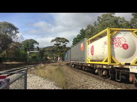 NR7 NR25 NR83 toward ADL on mainline Mitcham Stn, Ad. Metro DMUs 3004,3021 pull into  passing loop